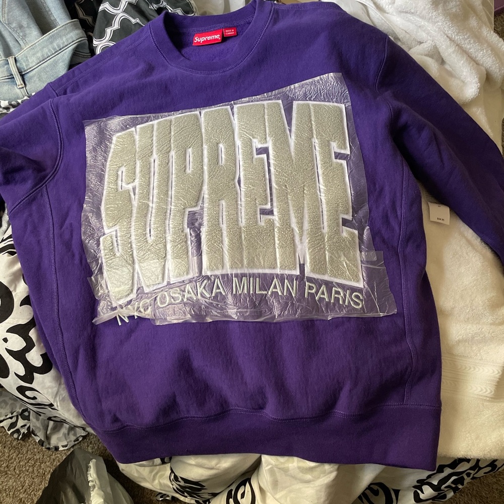 Never worn supreme sweatshirt